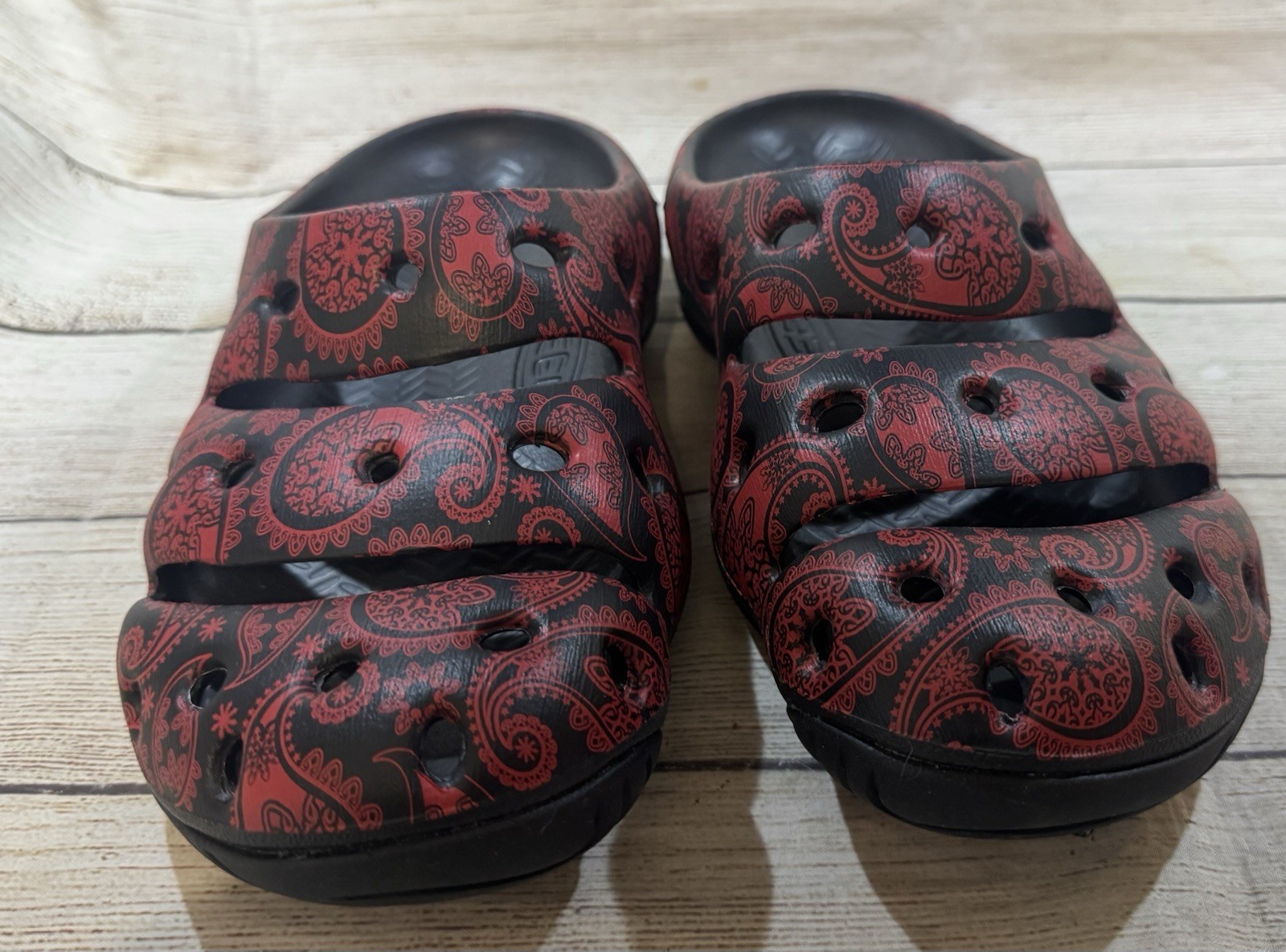 Keen Yogui Arts Rubber Slip On Clogs Slides Shoes Red Black Paisley Sz M 9 W 11