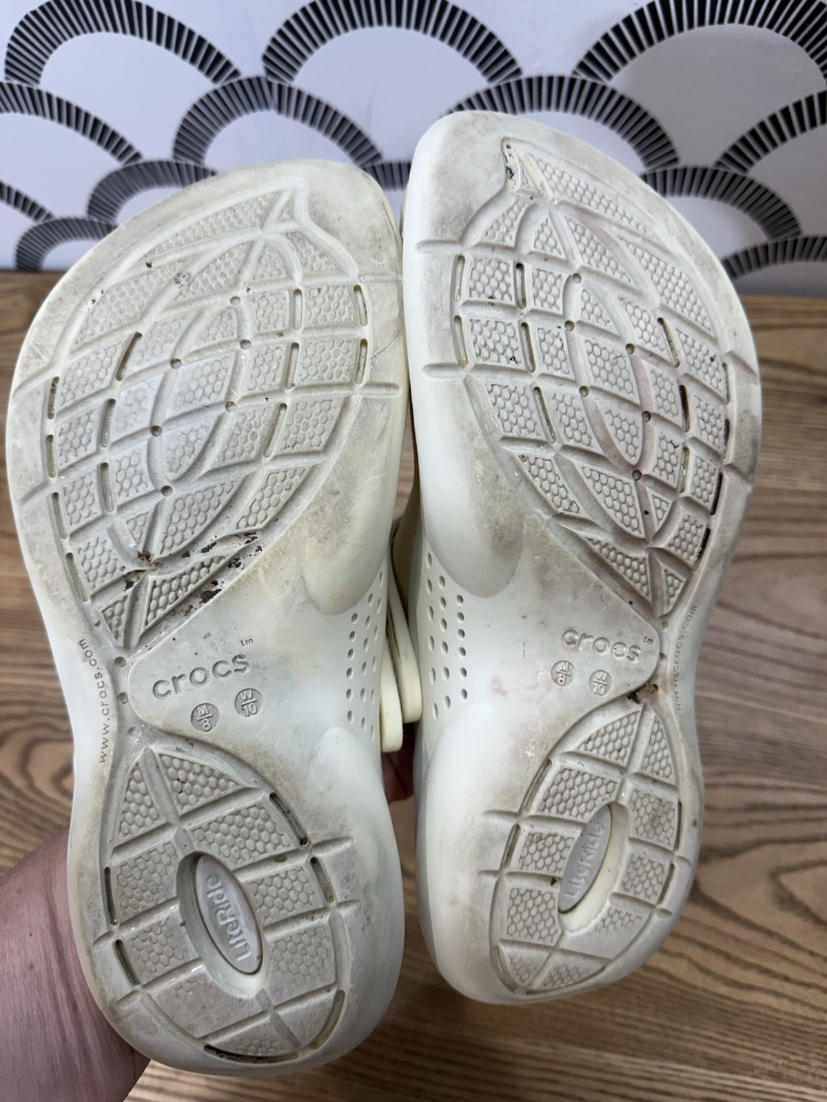 Crocs Unisex LiteRide 360 Clog Sandals M8 W10 Off White Closed Toe Lightweight