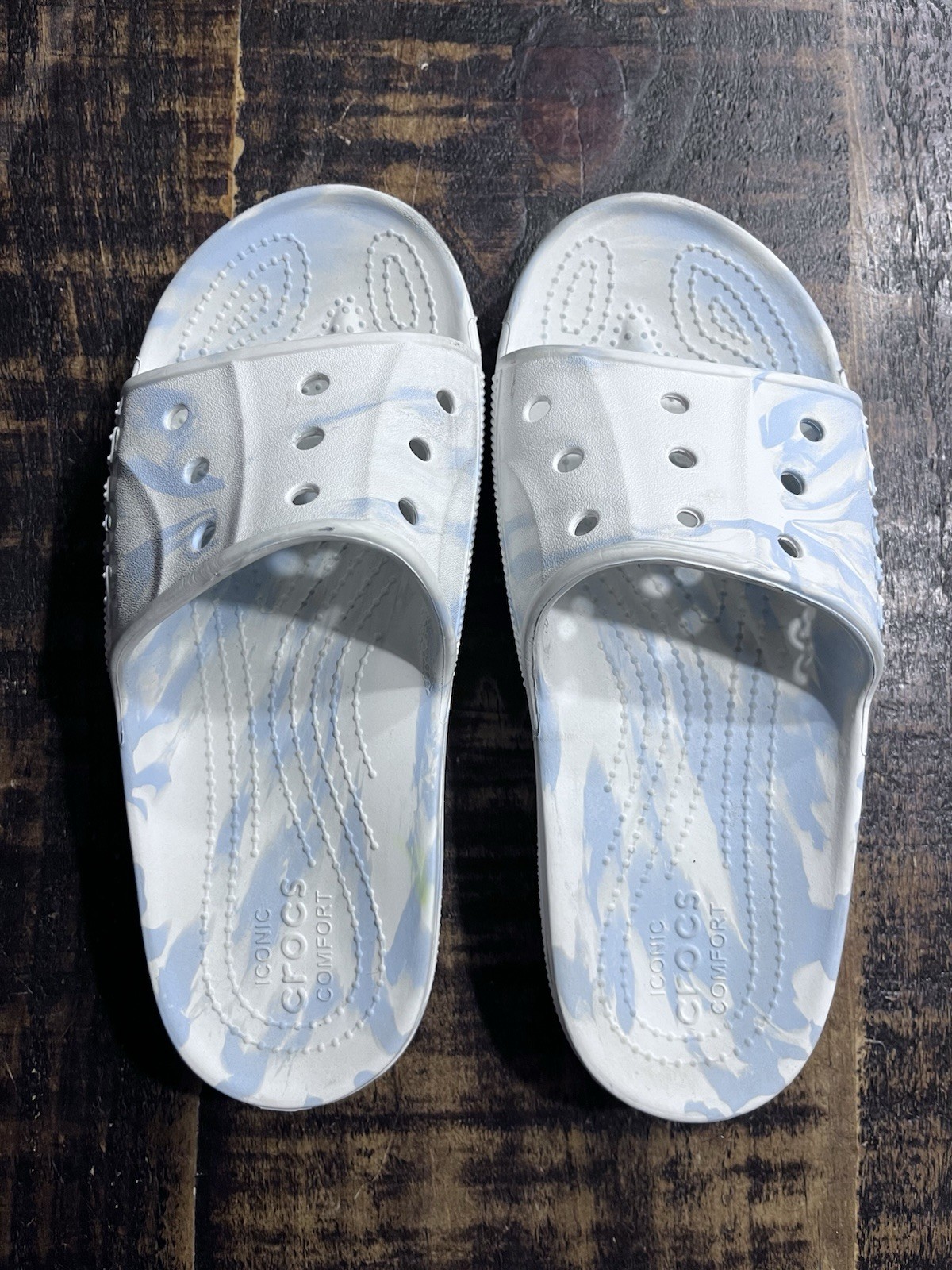 Crocs Slides Women’s Size 8 Blue White Marble Beach Summer Comfort Casual Travel