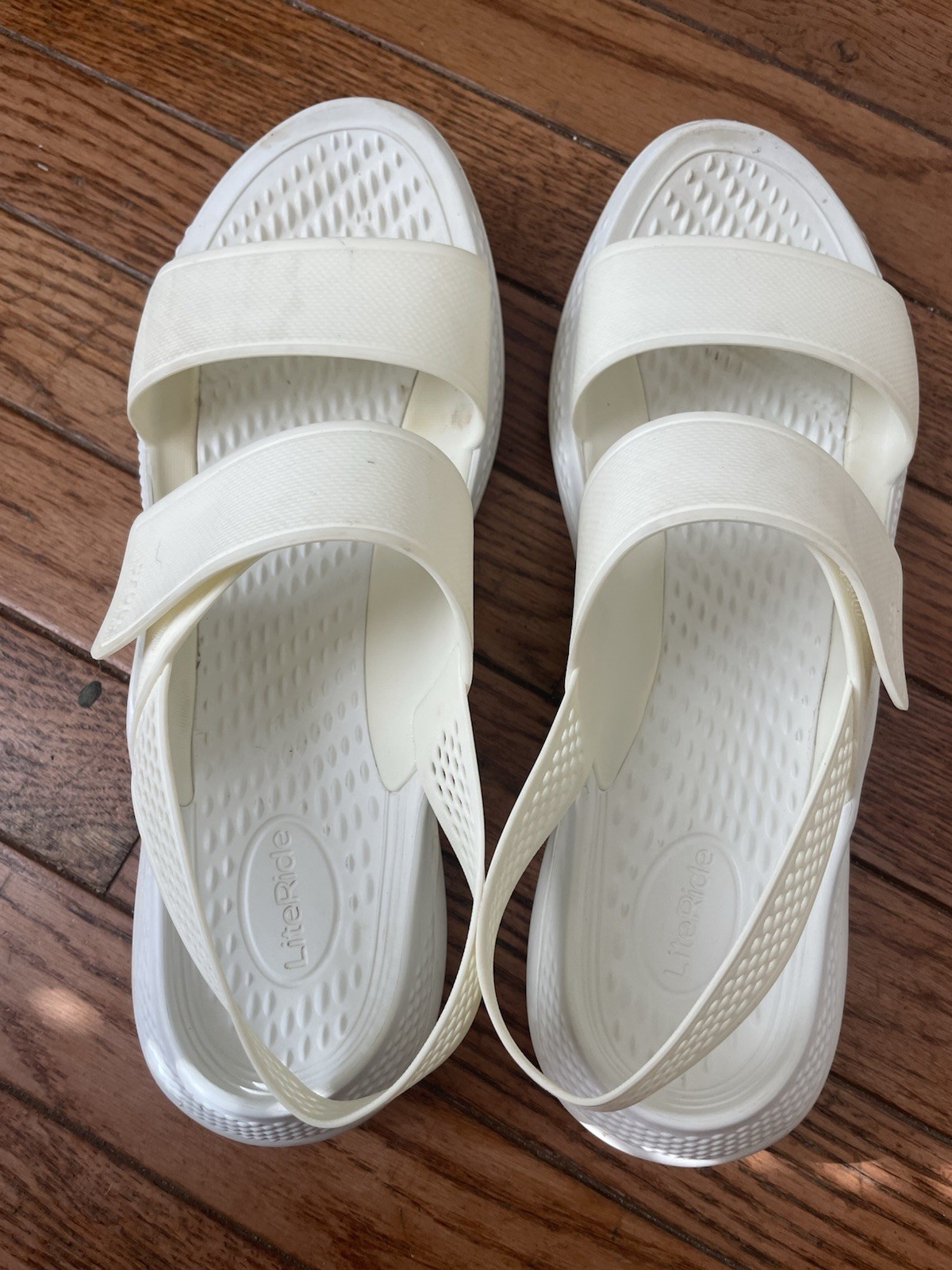 Crocs Women’s LiteRide 360 Sandals White Size 11 (fits like a 10)